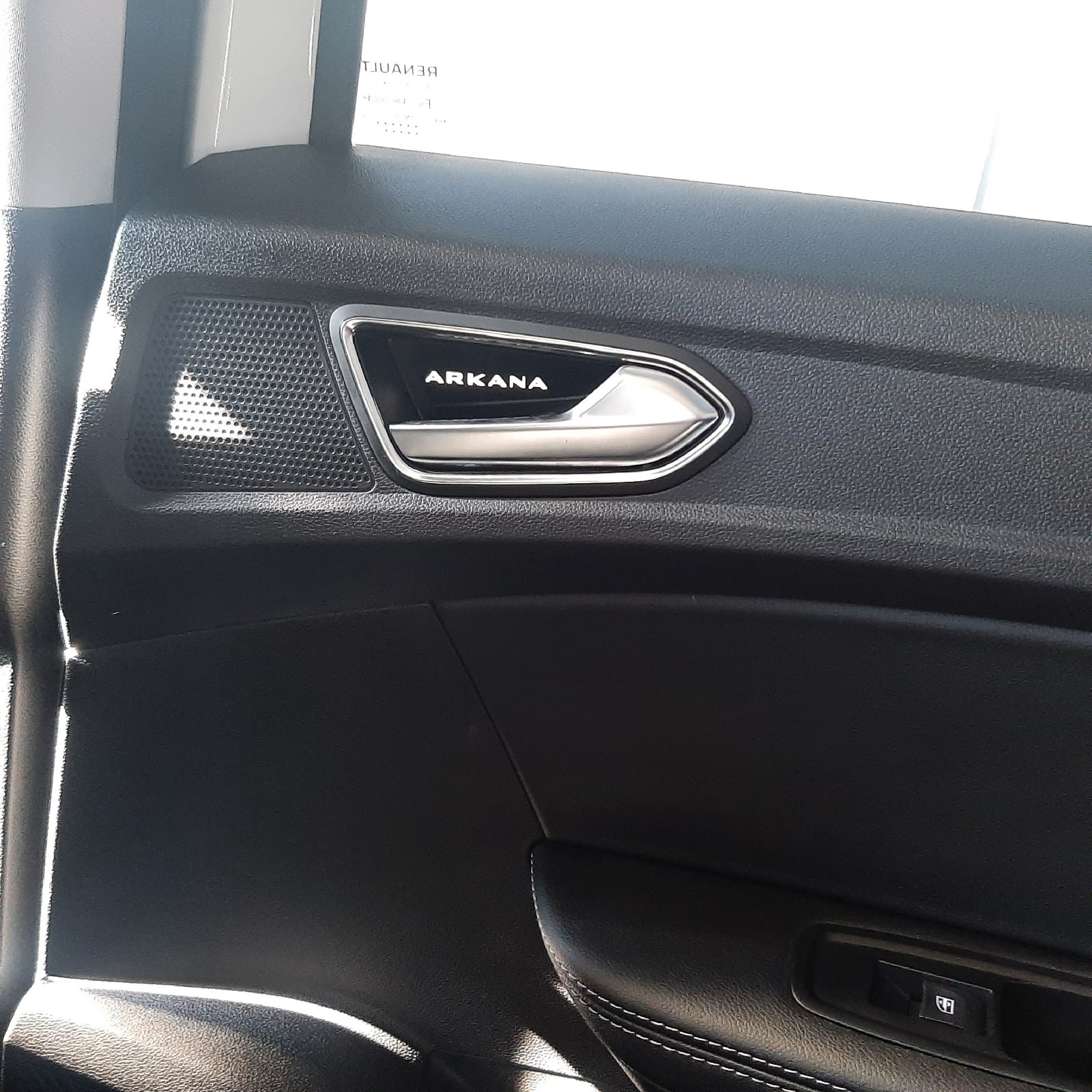 Модельная вставка Renault Arkana без включённой подсветки