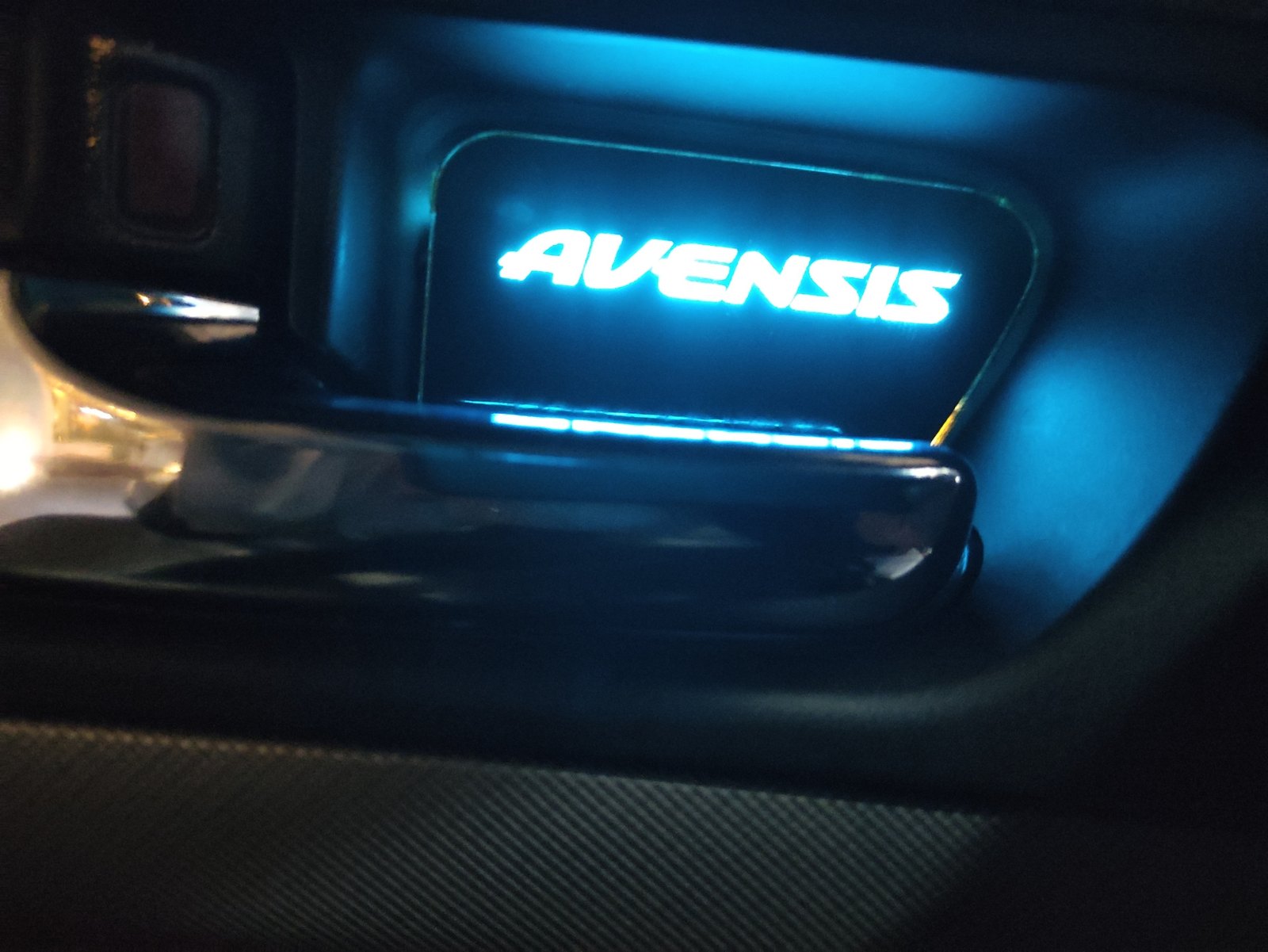 Подсветка ручки Toyota Avensis